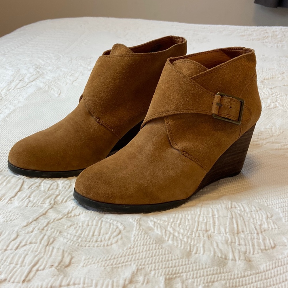Lucky Brand buckle booties, leather, light brown, 8 1/2 B